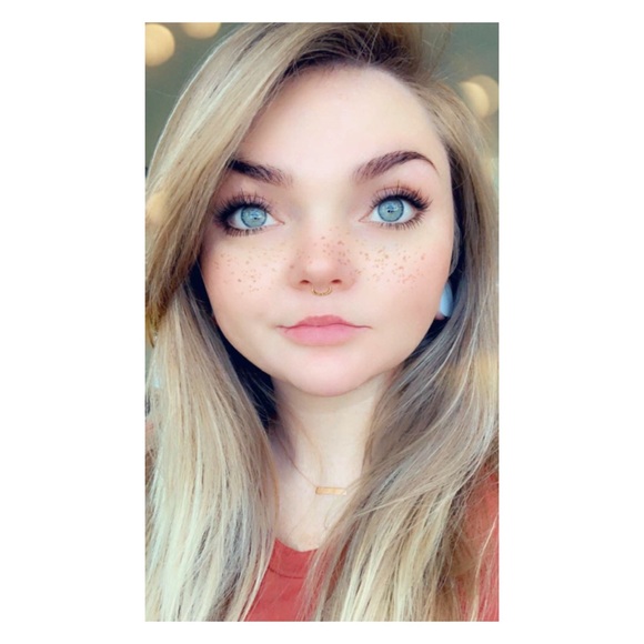 Meet your Posher, Brandylyn - Picture 2 of 2